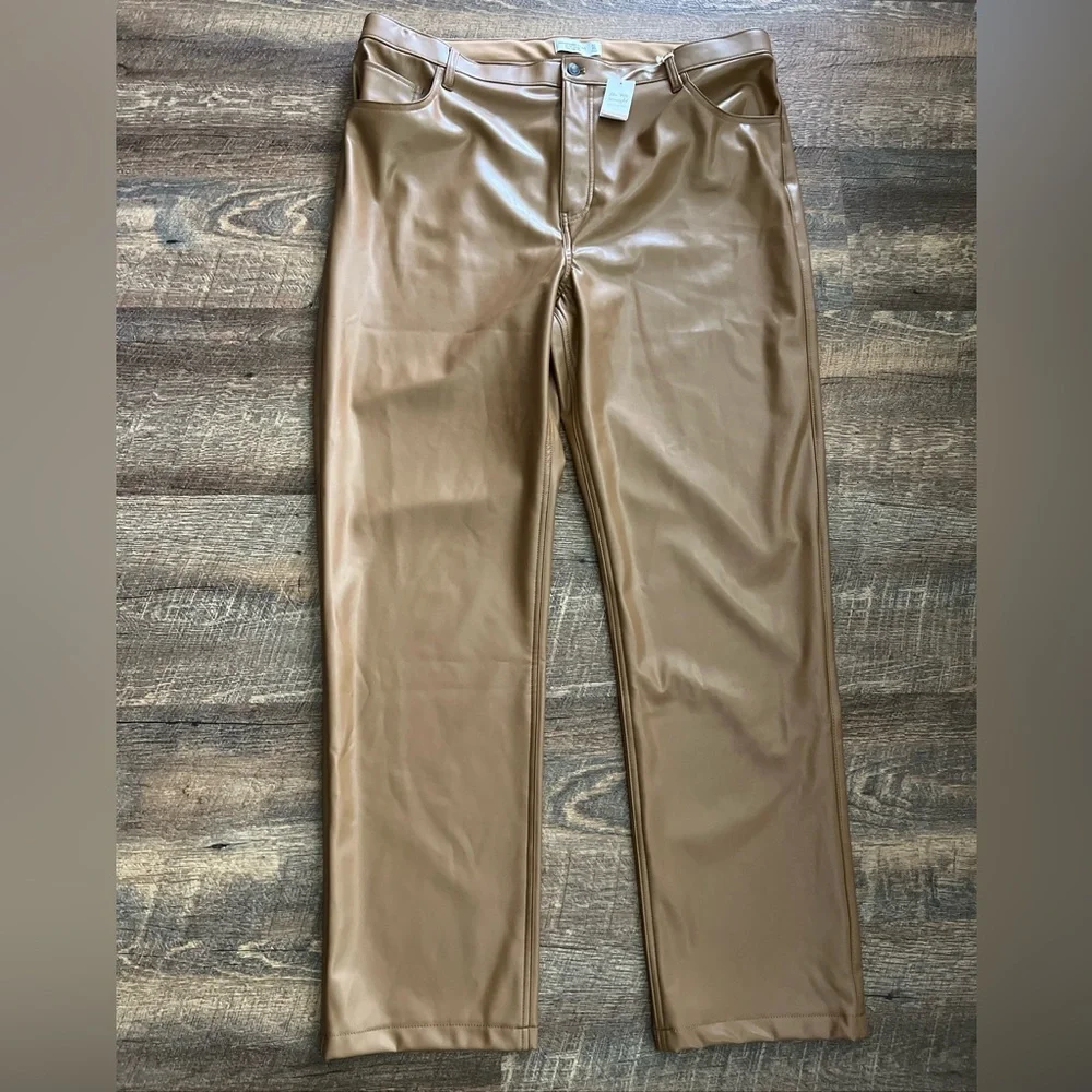 Abercrombie & Fitch 90s Straight Ultra High Rise Vegan Leather Pant Brown 35/20L